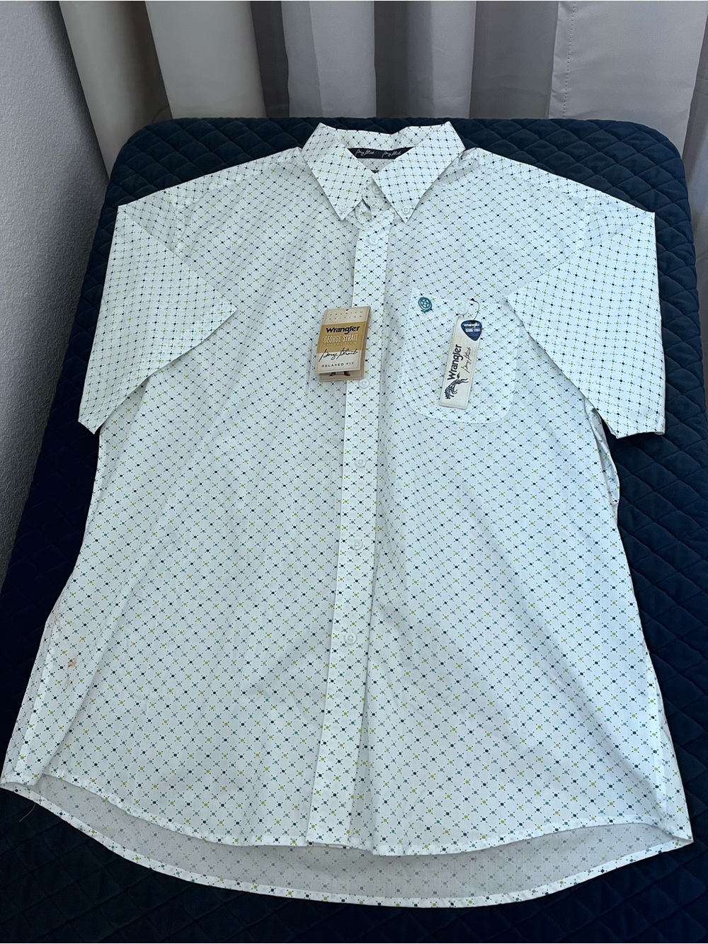 Wrangler George Strait Collection Pattern White Short-Sleeve Button-Down Shirt